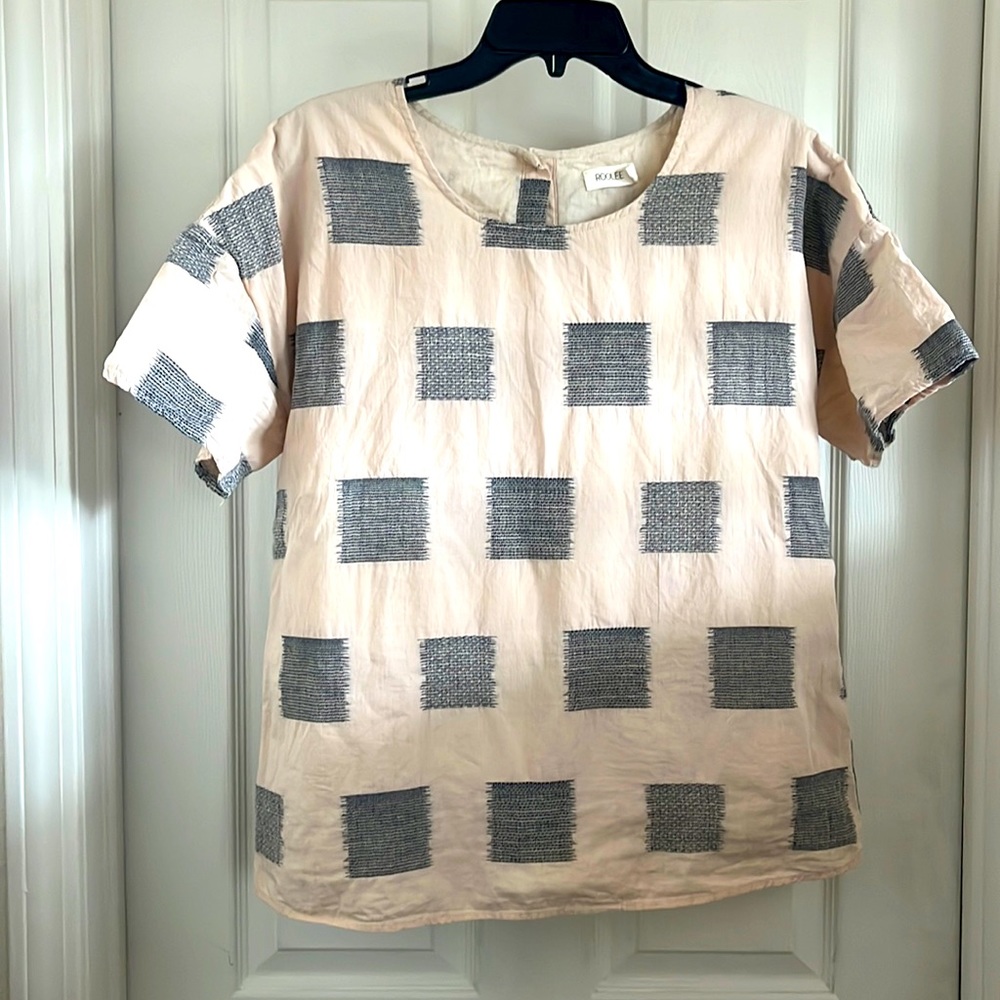 ROOLEE adorable linen colored popover blouse w/button down back